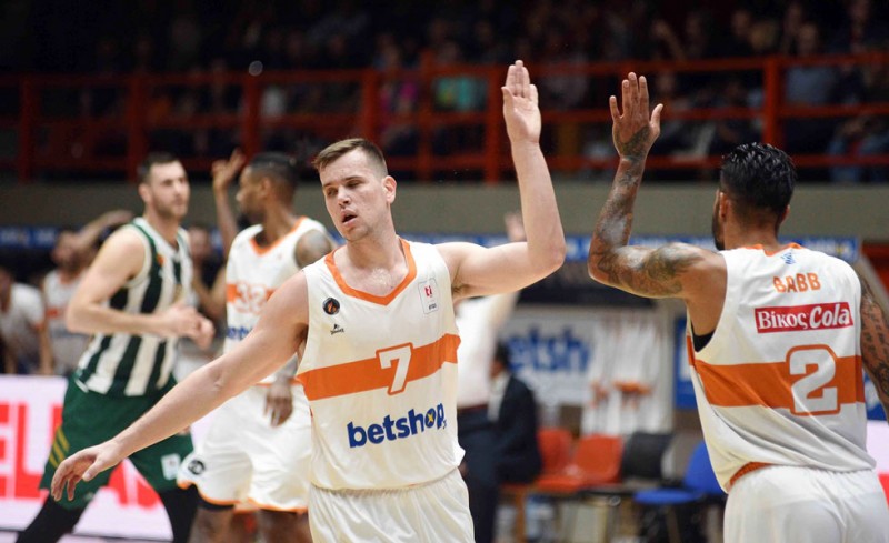 «Την αφιερώνω στους φίλους μου τους Ολυμπιακούς!»