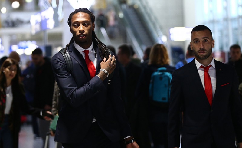 Εικόνες από την «ερυθρόλευκη» αναχώρηση