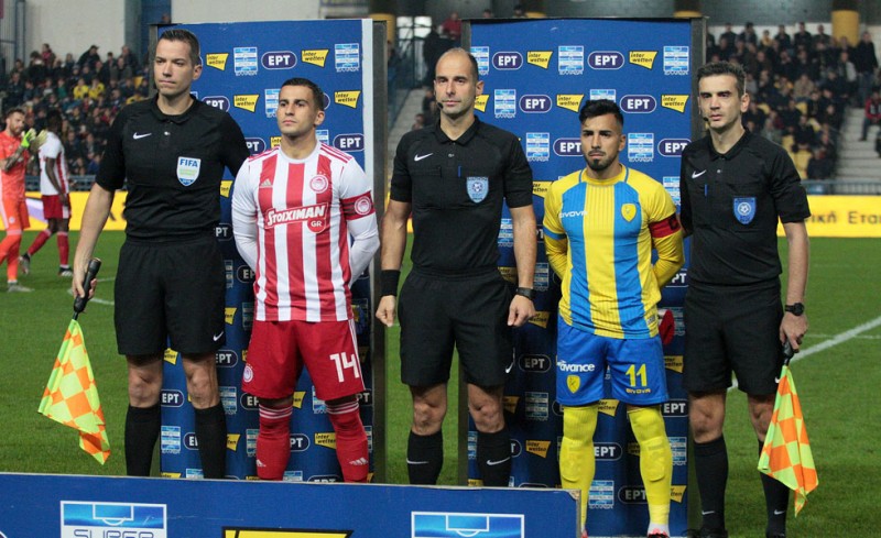 4 κάρτες στον Θρύλο, καμία στον Παναιτωλικό!