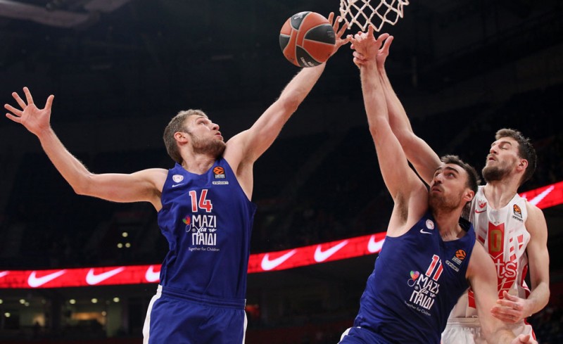 Αδιανόητη αυτοκτονία και ήττα...