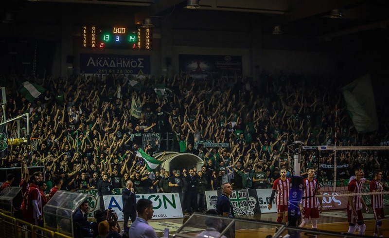 Στα 30 εκατοστά από το τάραφλεξ οι οπαδοί του ΠΑΟ!