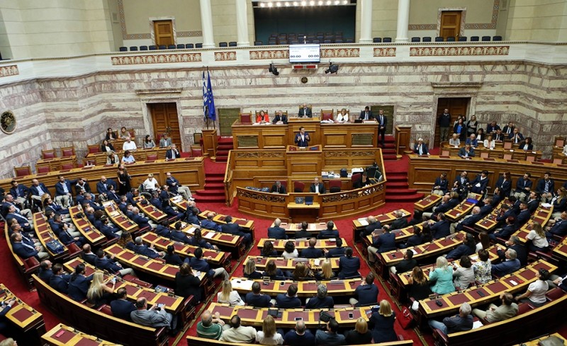Αρχίζει το «θέατρο του παραλόγου»