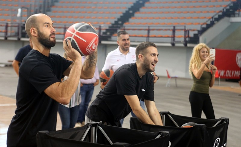 Συνεχάρη και ο Φορτούνης τον Σπανούλη (photo)