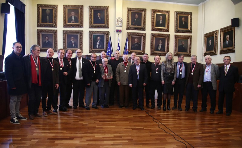 Ο Δήμος Πειραιά βράβευσε τους θρυλικούς Βετεράνους