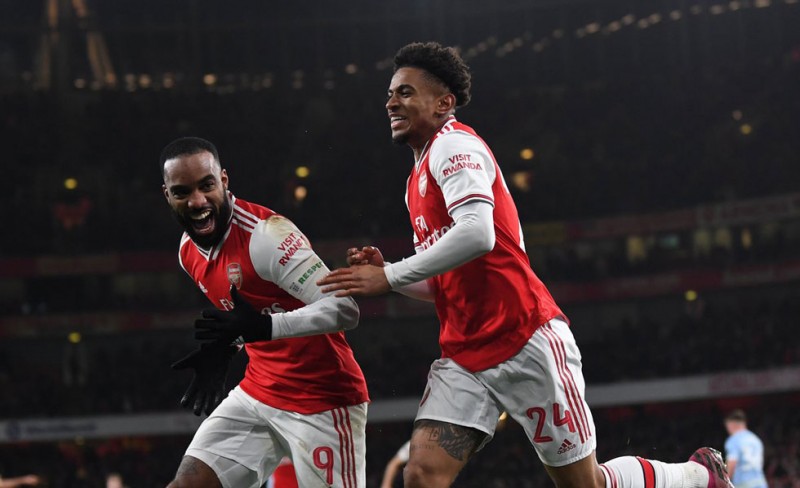 Ζορίστηκε, αλλά προκρίθηκε η Άρσεναλ