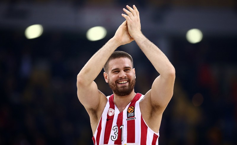 Τρελάθηκε και ο Μπόγρης: «Μόνο εσύ, Ολυμπιακέ»! (photo)