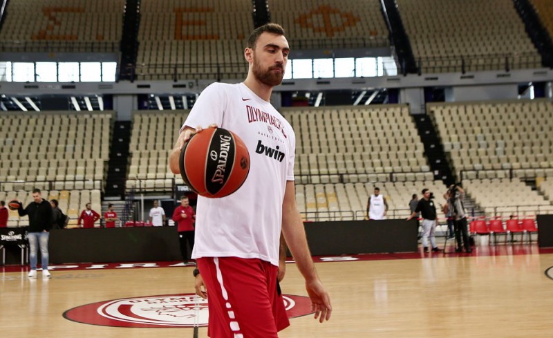 Θεραπεία ο Μιλουτίνοφ, κάνει αγώνα δρόμου!