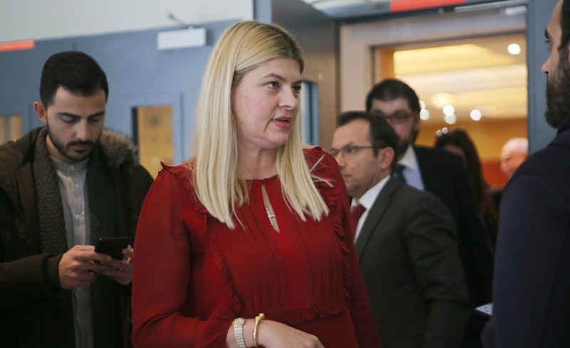 «Ζήτω η προπαγάνδα! Ζήτω η συγκάλυψη της αλήθειας!»