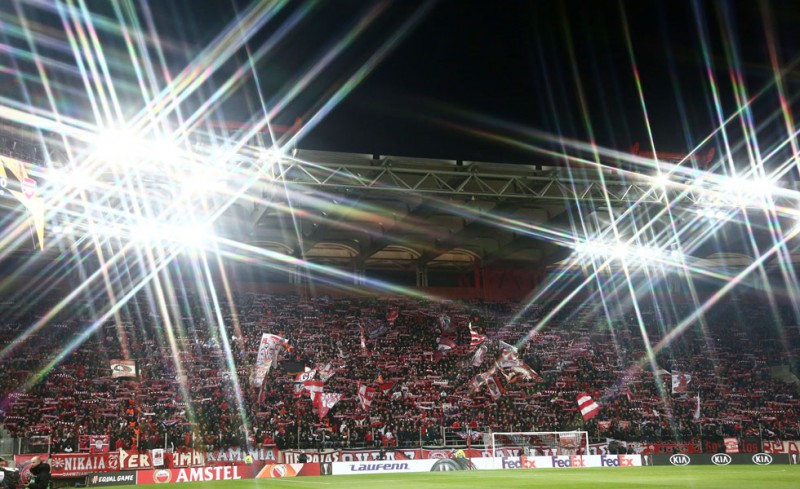 Συγκλονιστικός ο κόσμος! Ξανά και ξανά!