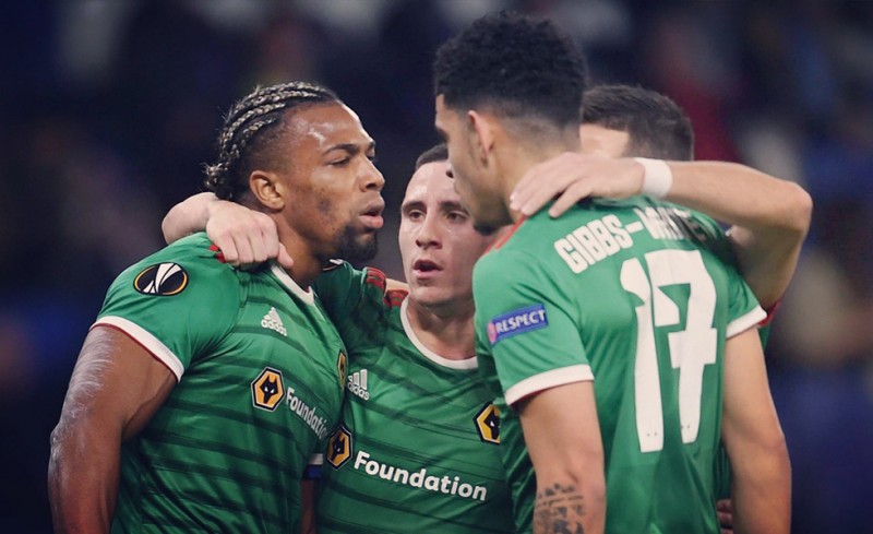 «Δαγκώνουν» οι «λύκοι»