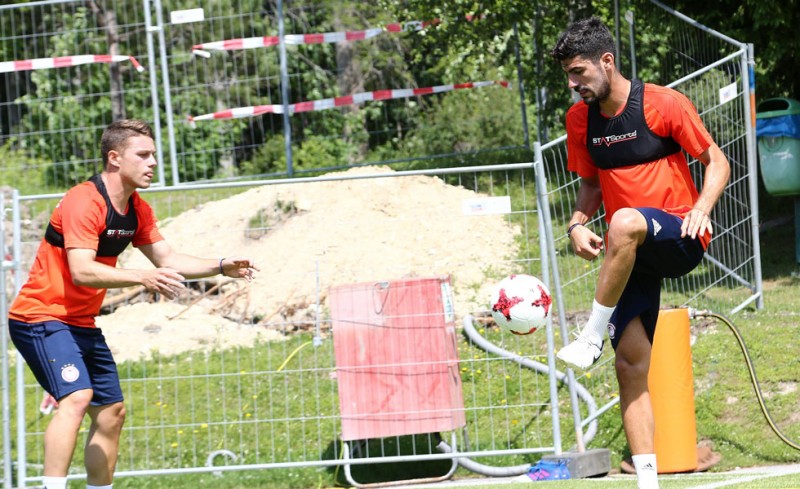 Μπουχαλάκης και Κούτρης παίζουν «Βρες Ποιος Είμαι» (video)