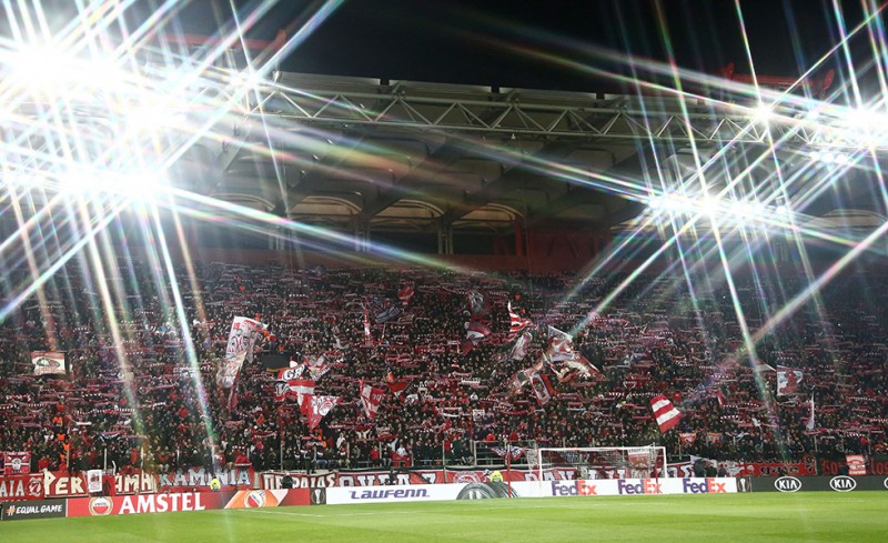 Όποιος προλάβει για Γουλβς!