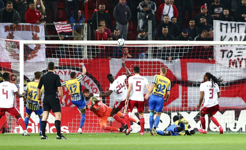 Δεν βγαίνει κόκκινη ούτε αν ματώσεις, πλέον!