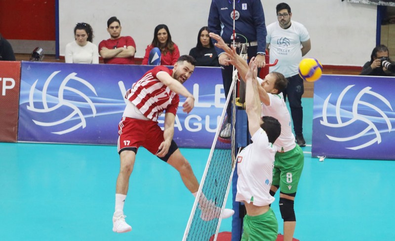 Ήττα για τον Θρύλο, αλλά πάντα πρώτος...