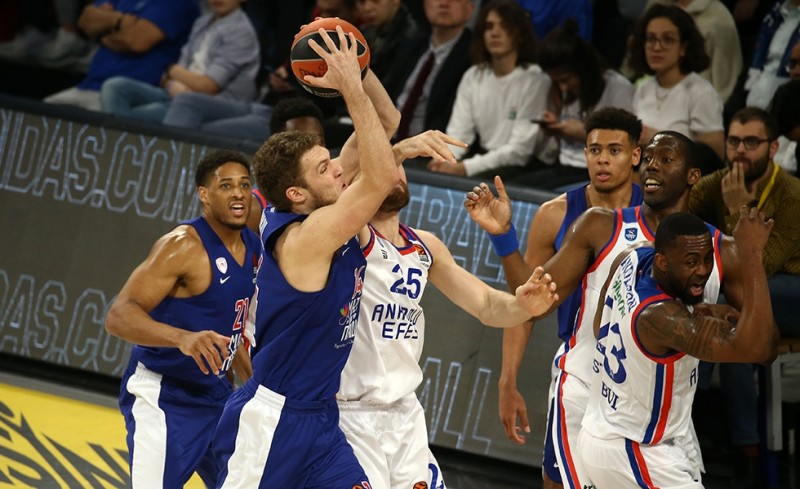 Ο Βεζένκοβ έχει πάρει τα πάνω του