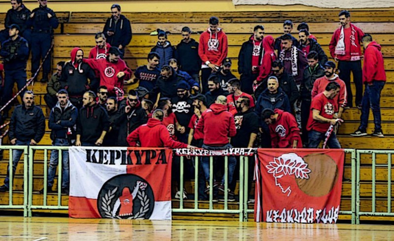 Κατακόκκινη και η Κέρκυρα