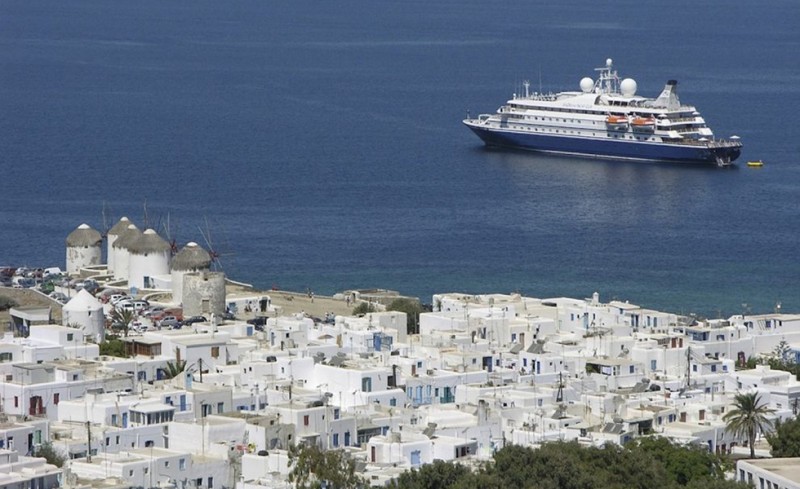 Ο κορονοϊός βάζει τέλος και στα ταξίδια στα νησιά!