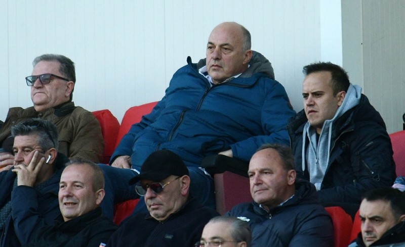 «Δεν ξέρει ελληνικά και θέλει μεταφραστή τον Μπέο;»