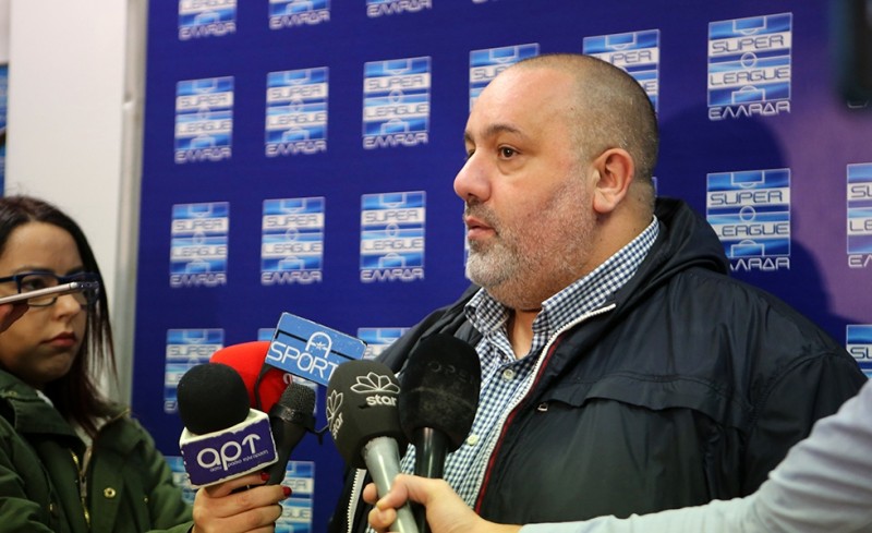 «Να προσέχουν το πλάνο μη φαίνεται ο διερμηνέας»