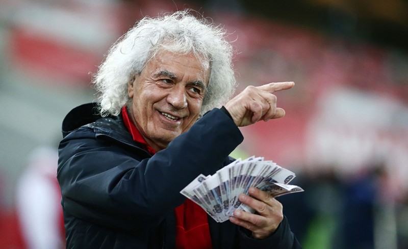 Ο Τάκαρος μας δείχνει ασκήσεις για το σπίτι (video)