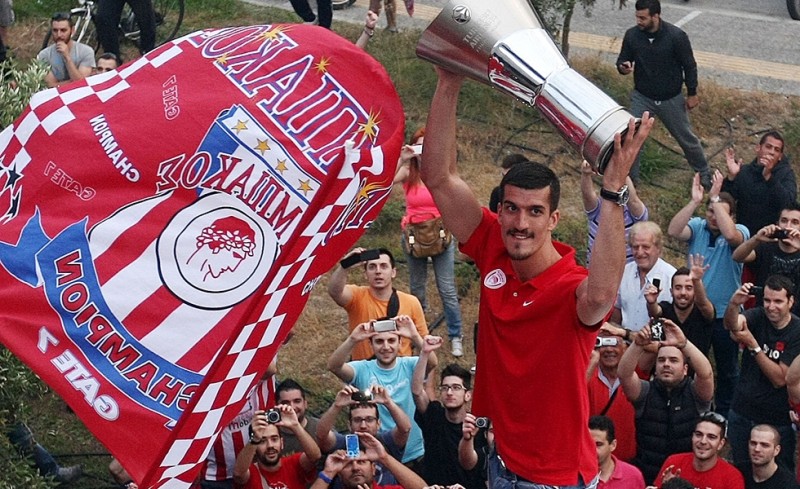 «Σκέφτομαι να σταματήσω, λάθος που έφυγα από τον Ολυμπιακό»