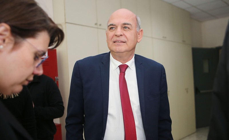 Έμεινε μόνος του ο Γραμμένος...