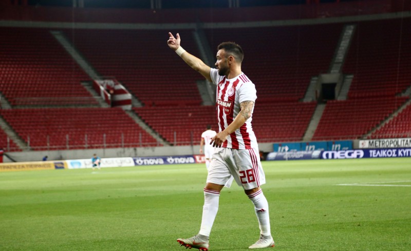 Αποθέωση του Ολυμπιακού στο «μαέστρο» του (photo)