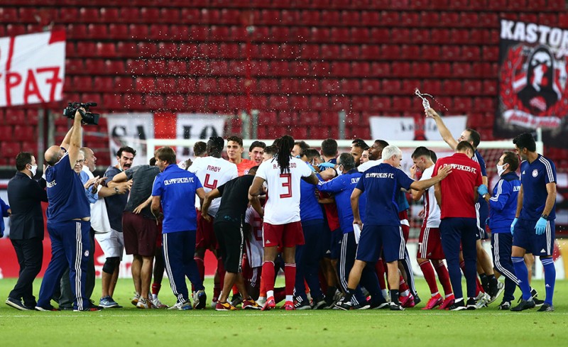 Ξέφρενοι πανηγυρισμοί στο Ναό (video)