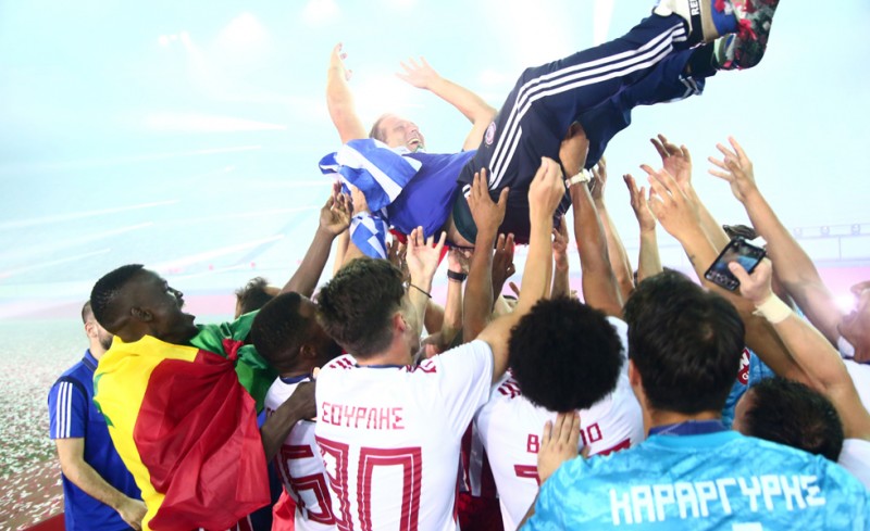 Πήραν τον Μαρτίνς στα χέρια! (photo)