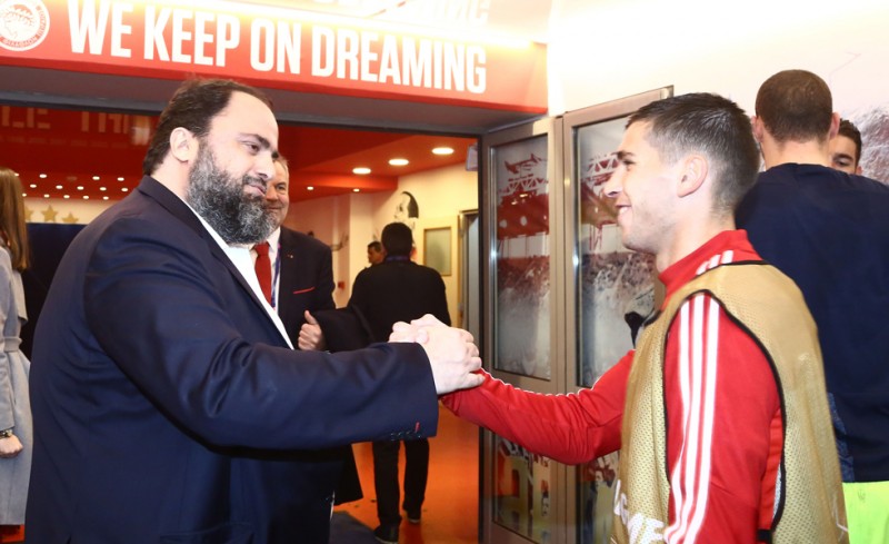 Ο Βαγγέλης Μαρινάκης έδωσε το σύνθημα για Γουλβς (photos)