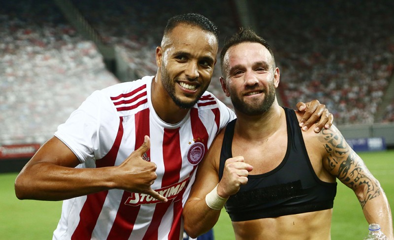 «Απόψε σηκώνουμε την κούπα» (photo)