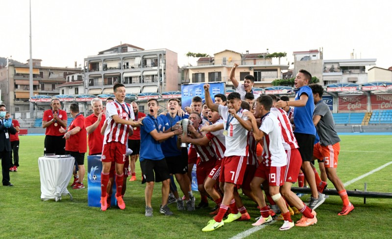 Και η ΠΑΕ συνεχάρη τους πρωταθλητές