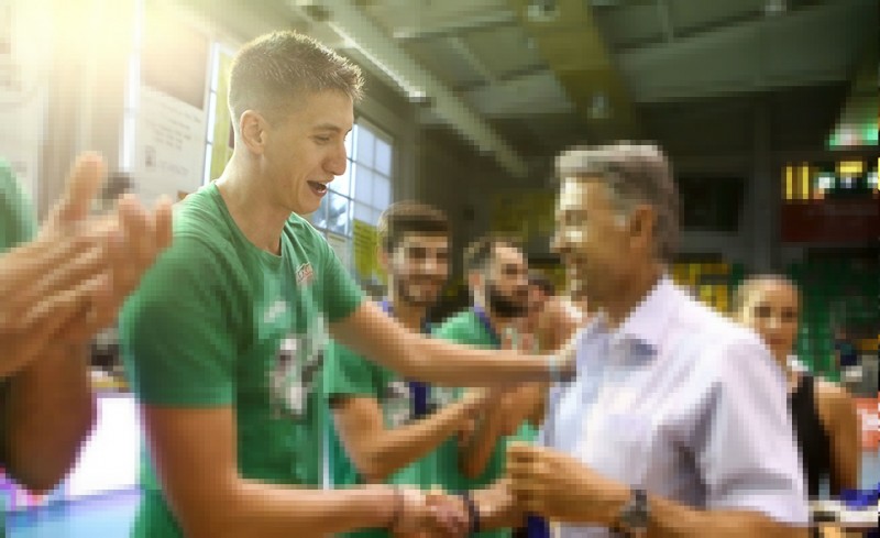 Προκαλεί ξανά ο Πελεκούδας! (photo)