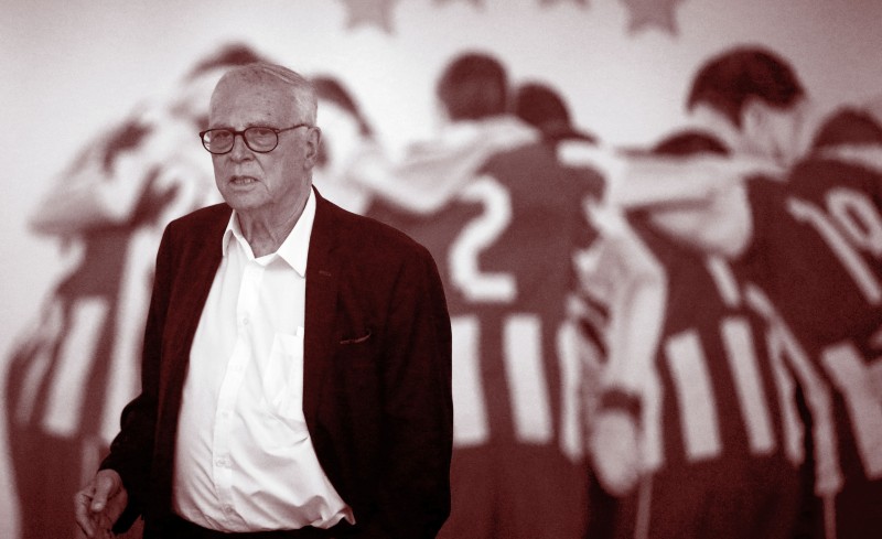  Μεσίστια η σημαία και στο Καραϊσκάκη για τον κυρ Σάββα 