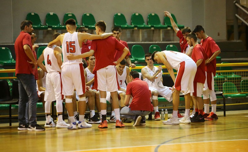 Νίκη για τον Θρύλο