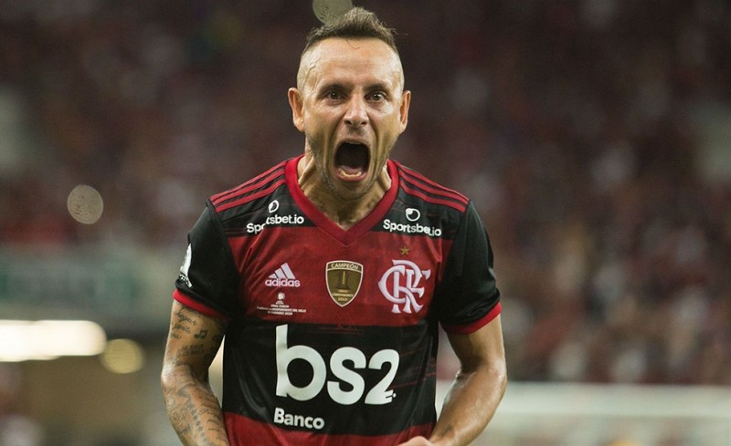 Αυτός είναι ο παικταράς που φέρνει ο Θρύλος! (videos)