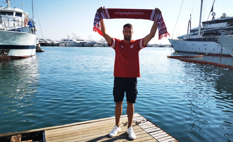 «Πολύ χαρούμενος που βρίσκομαι στον Ολυμπιακό»