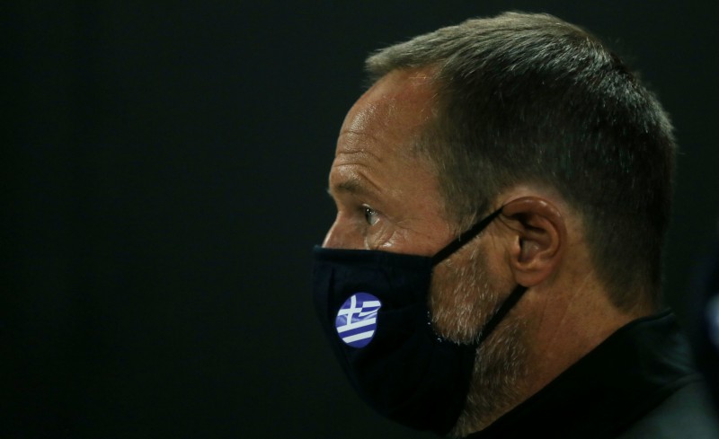 Να μας πει τι βλέπει που ΔΕΝ βλέπουμε εμείς…