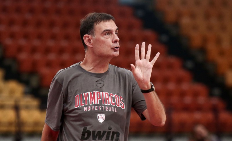 Αποθέωσε Σλούκα, ζήτησε χρόνο!