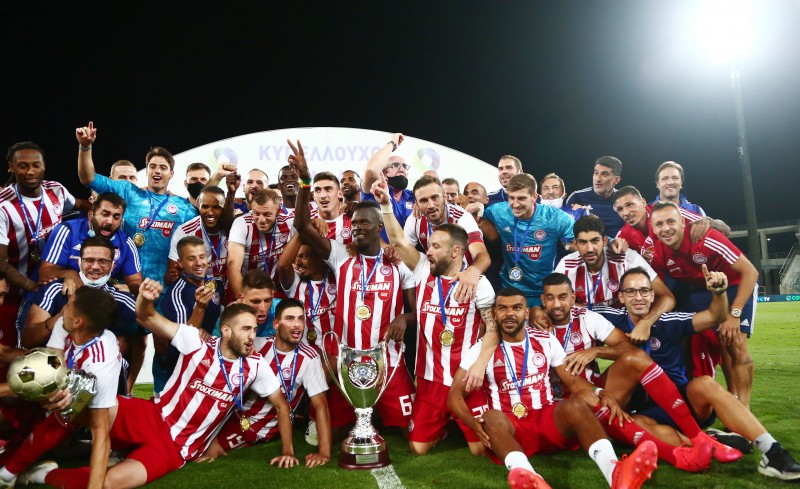 Αυτό είναι σωστό, Πρωτάθλημα και Κύπελλο στον Ολυμπιακό (photos)