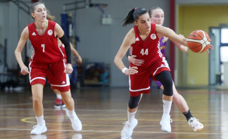 Νίκησε τις Εσπερίδες και προχωράει… (photos)