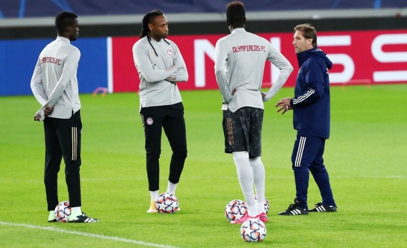 Με Ραφίνια και τρία στόπερ ο Ολυμπιακός