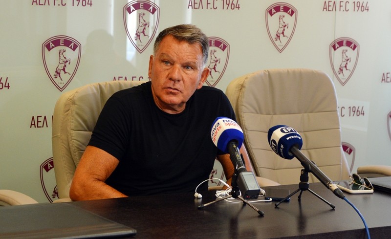 «Πόσο μαλάκες μας περνάτε;»