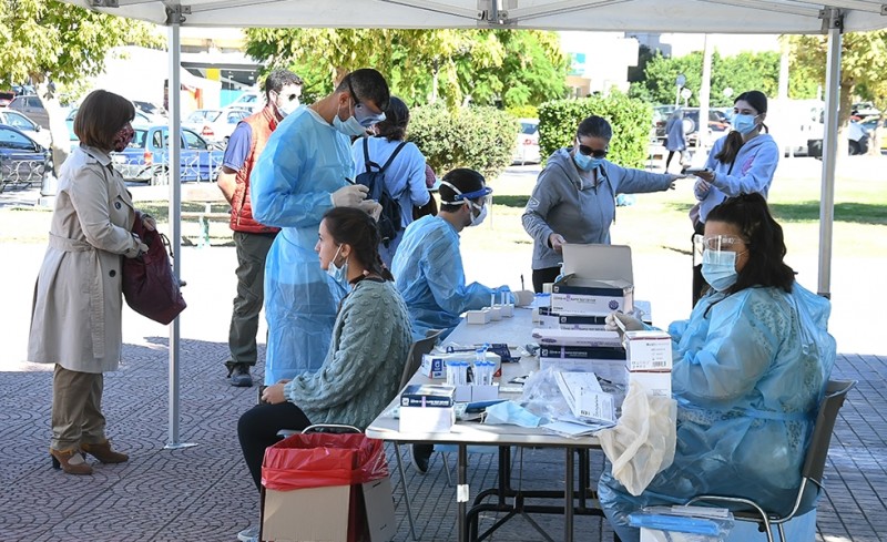 1678 κρούσματα, 140 σε ΜΕΘ, 9 θάνατοι