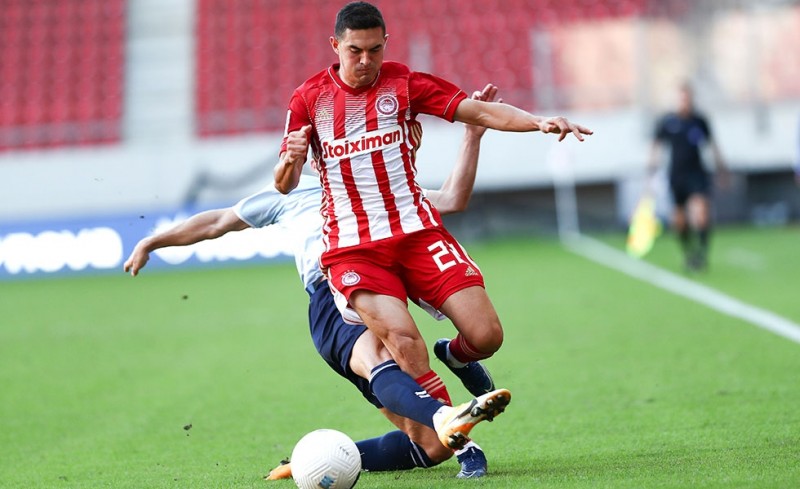 Κοιτάζει προς τα έξω ο Λοβέρα