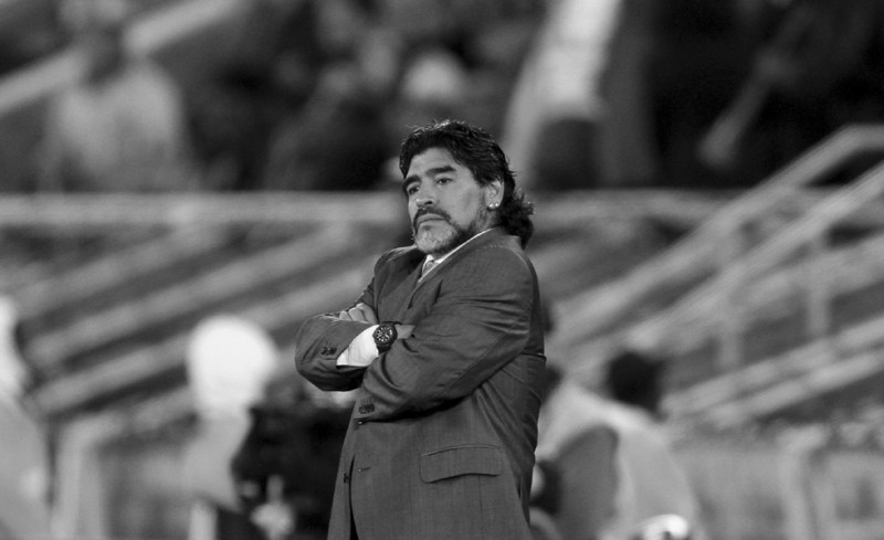 Σοκ! «Έφυγε» από τη ζωή ο Μαραντόνα!