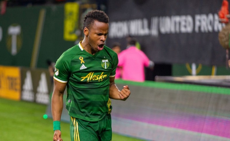 Ο Τζέρεμι Εμπομπίσε στο… πιάτο σας! (videos)