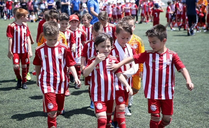 Τα παιδιά ξέρουν, τι σημαίνει Ολυμπιακός… (videο)