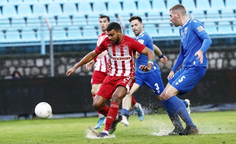 Τρία γκολ σε τέσσερα λεπτά ο Θρύλος