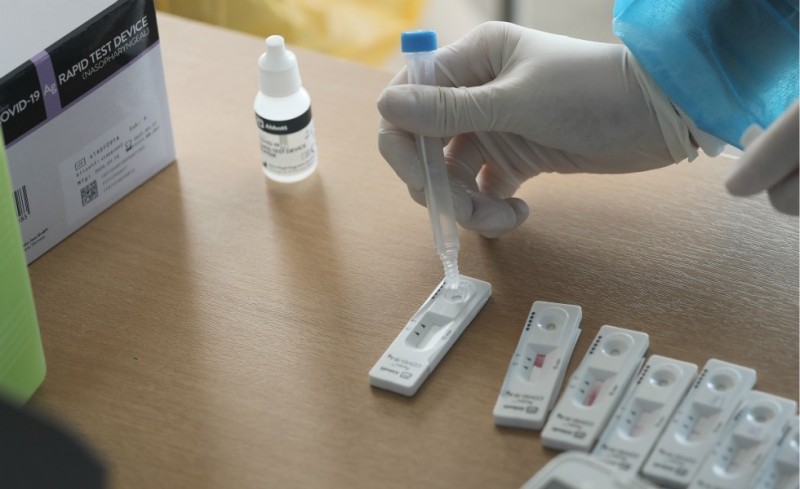 Κορονοϊός : 916 νέα κρούσματα και 96 θάνατοι